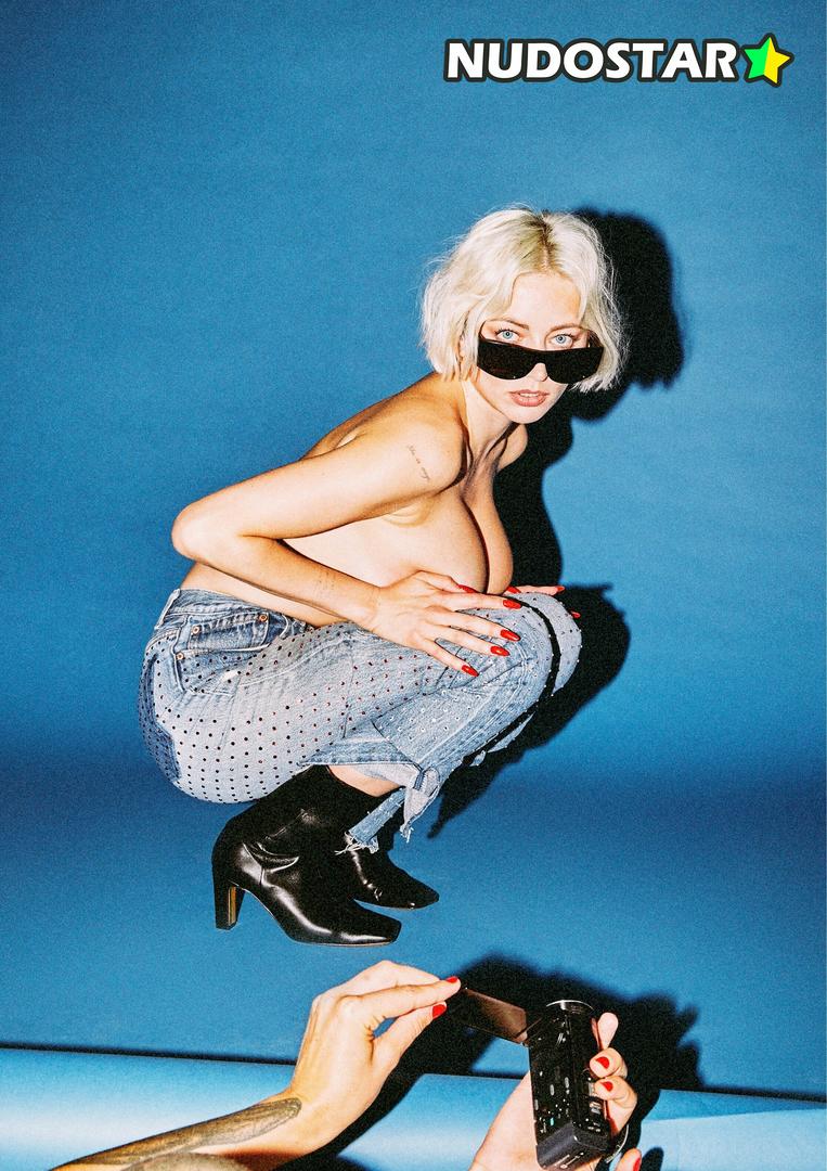 Caroline Vreeland Leaked Photo 19