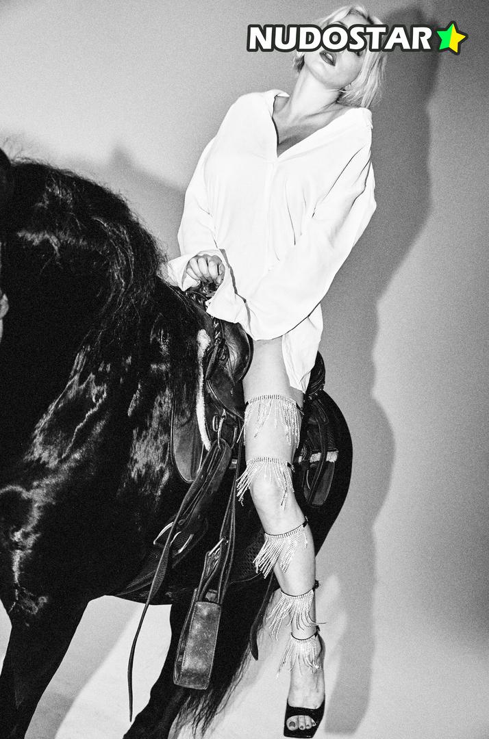 Caroline Vreeland Leaked Photo 40