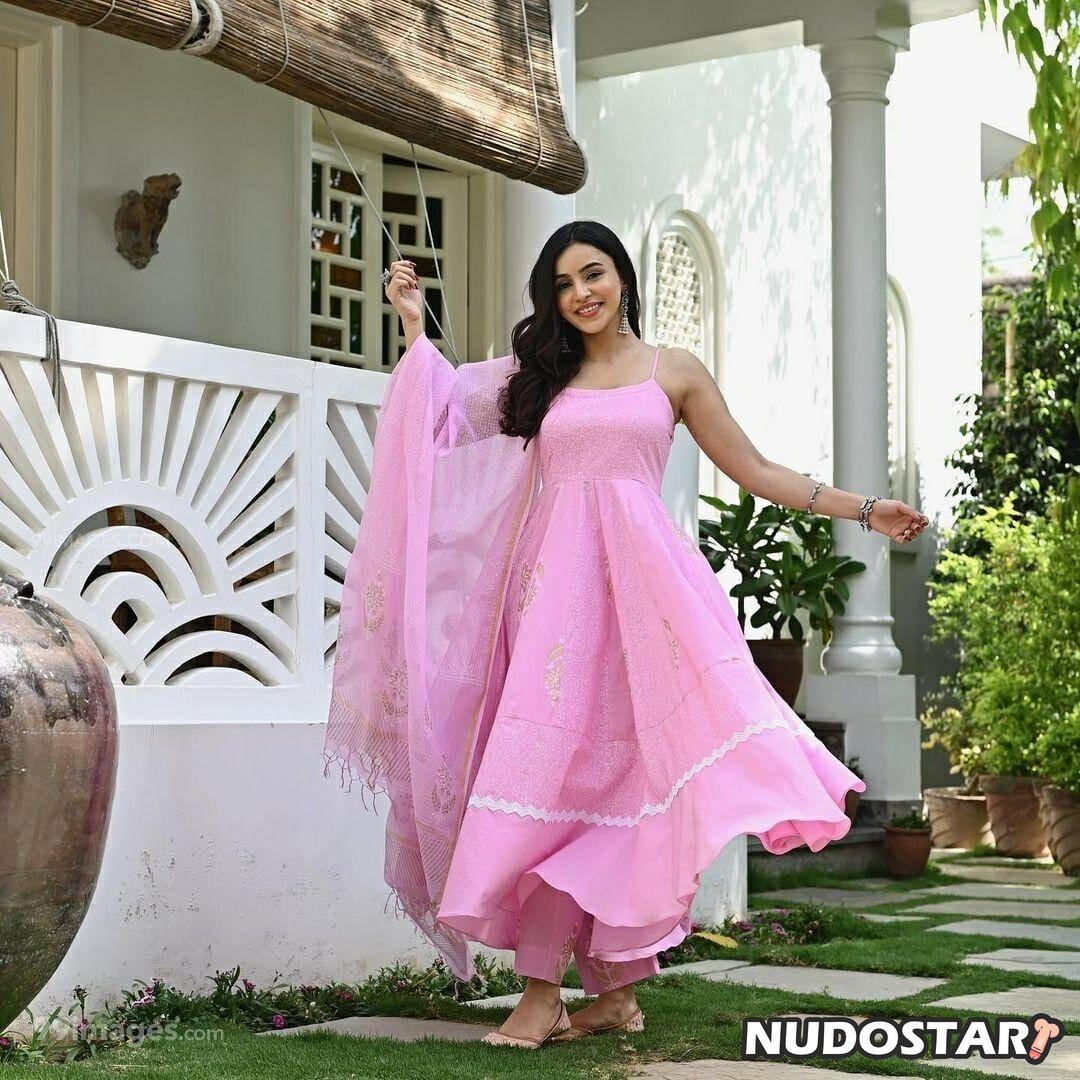 Ankitta Sharma Leaked Photo 7