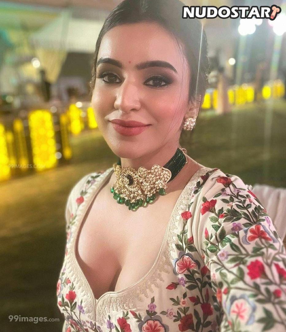 Ankitta Sharma Leaked Photo 15