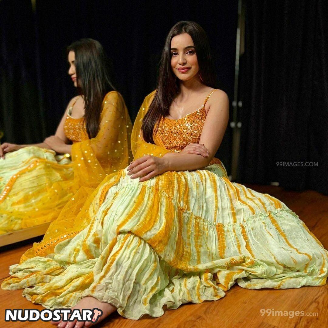 Ankitta Sharma Leaked Photo 30
