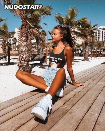 Anna Zak Leaked Photo 6