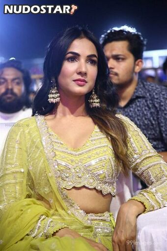 Sonal Chauhan / sonalchauhan Nude Leaks Photo 17