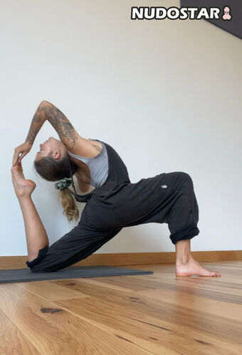 Flowwithsky / feenique / skyflowartist Nude Leaks OnlyFans Photo 6