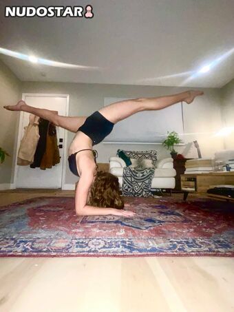 Flowwithsky / feenique / skyflowartist Nude Leaks OnlyFans Photo 7