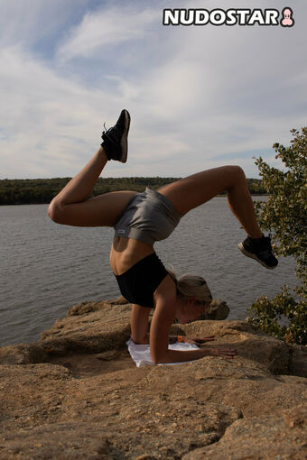 Flowwithsky / feenique / skyflowartist Nude Leaks OnlyFans Photo 8