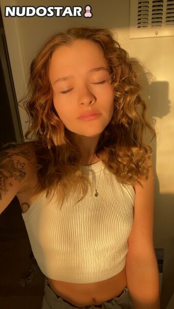 Flowwithsky / feenique / skyflowartist Nude Leaks OnlyFans Photo 13