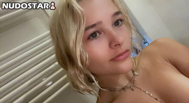 Flowwithsky / feenique / skyflowartist Nude Leaks OnlyFans Photo 23