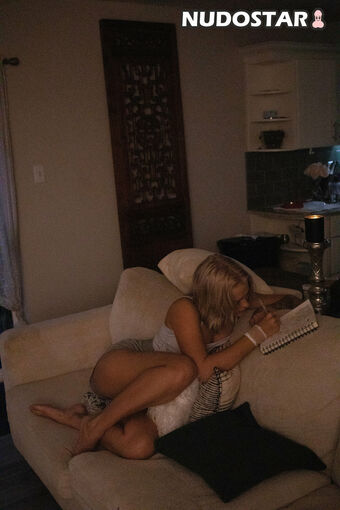 Flowwithsky / feenique / skyflowartist Nude Leaks OnlyFans Photo 31