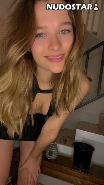 Flowwithsky / feenique / skyflowartist Nude Leaks OnlyFans Photo 32