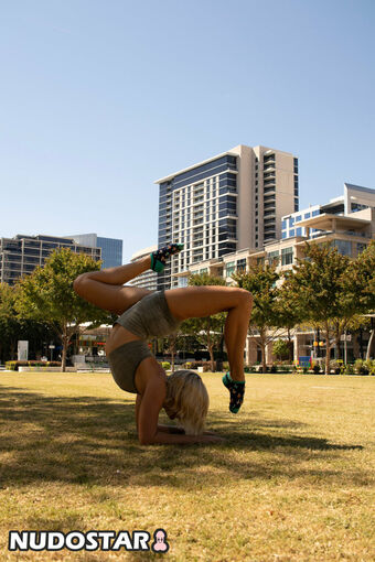 Flowwithsky / feenique / skyflowartist Nude Leaks OnlyFans Photo 43