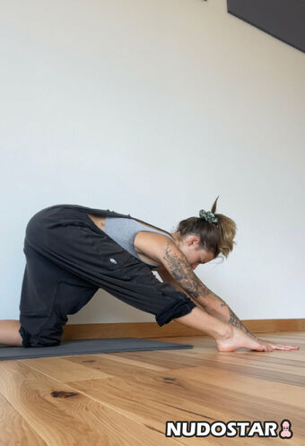 Flowwithsky / feenique / skyflowartist Nude Leaks OnlyFans Photo 48