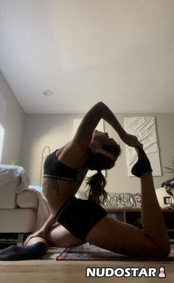 Flowwithsky / feenique / skyflowartist Nude Leaks OnlyFans Photo 55