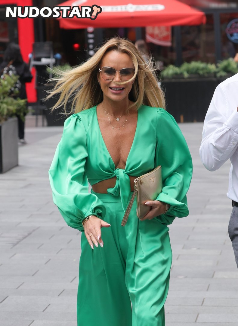 Amanda Holden Instagram Leaks (22 Photos)