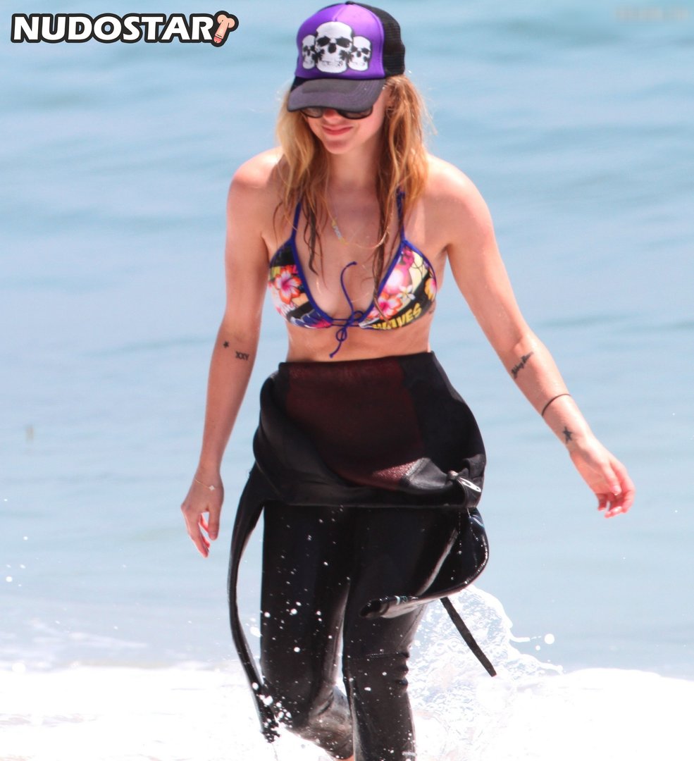 Avril Lavigne Instagram Leaks (17 Photos)