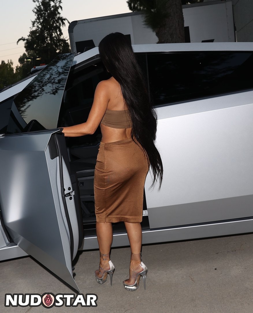 Kim Kardashian Instagram Leaks (15 Photos)