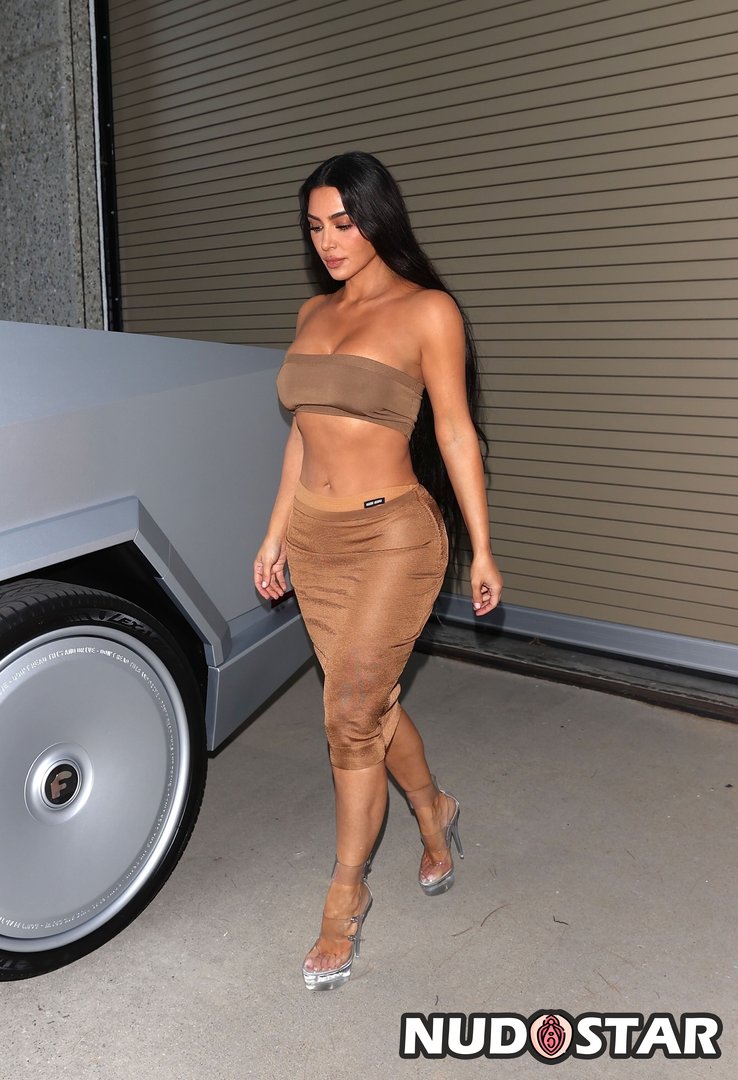 Kim Kardashian Instagram Leaks (15 Photos)