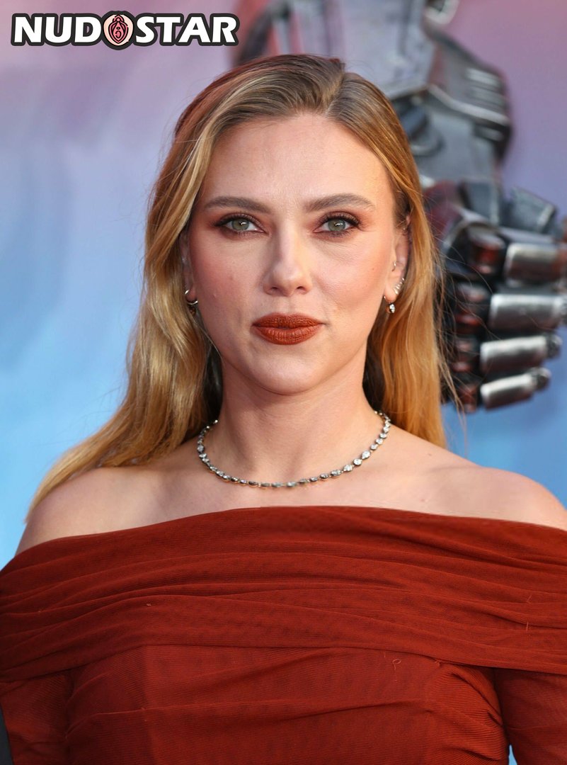 Scarlett Johansson Instagram Leaks (15 Photos)