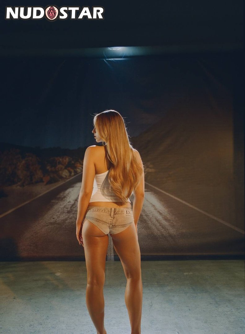 Tate_Mcrae Leaked Photo 9