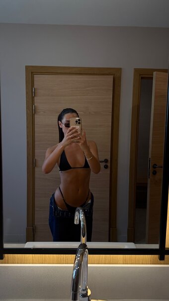 A Supp Nude Leaks Photo 17