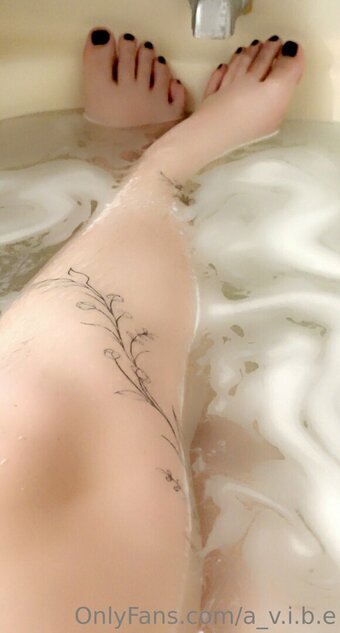 a_v.i.b.e Nude Leaks Photo 11