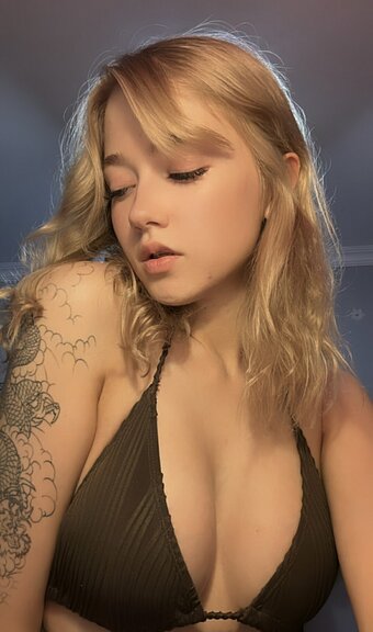 aa12k / aa12_k / elizk.aa12k Nude Leaks Photo 6