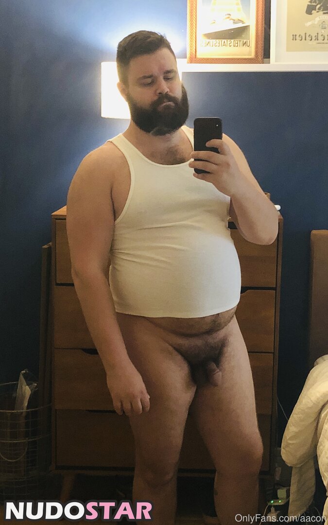 aacon Nude  15