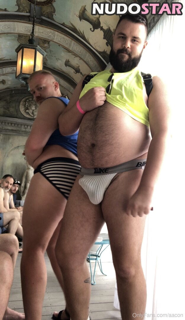 aacon Nude  18