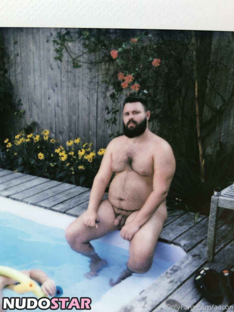 aacon Nude  22