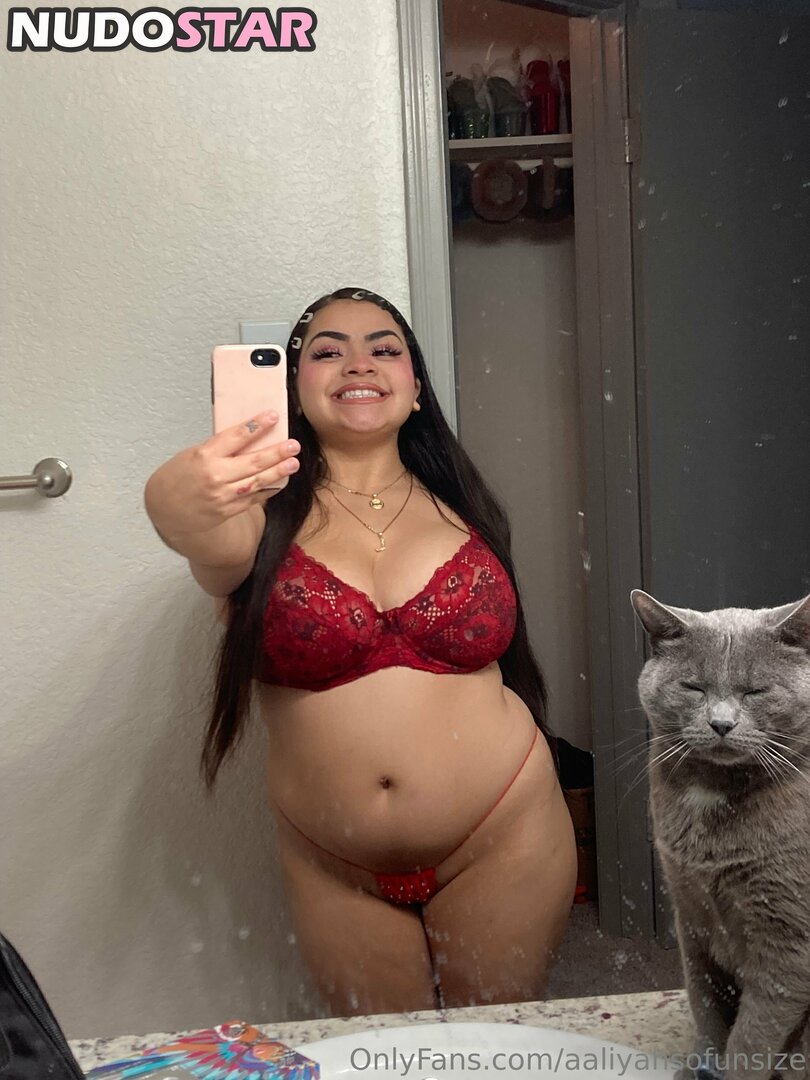 aaliyahsofunsize Nude  2