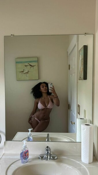 Aaliyeezy Nude Leaks Photo 10