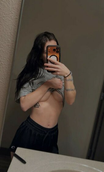 Aalli / alliyah.reid85 / alliyah_r85 Nude Leaks Photo 3
