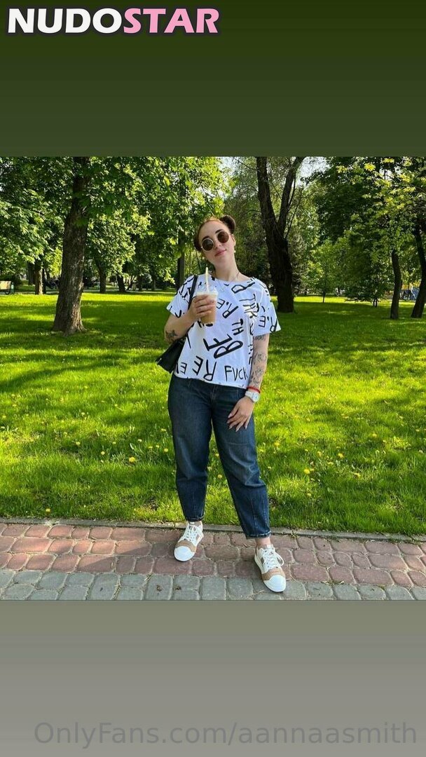 aannaasmith Nude  15