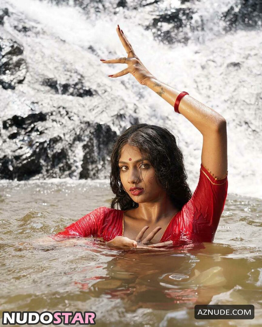 Aaradhya Devi Nude  13