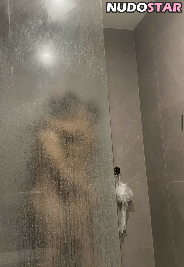 Aazula / azulaae / elnaelle Nude  OnlyFans 15