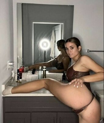 abbycadaba / theabbycadabra Nude Leaks OnlyFans Photo 9