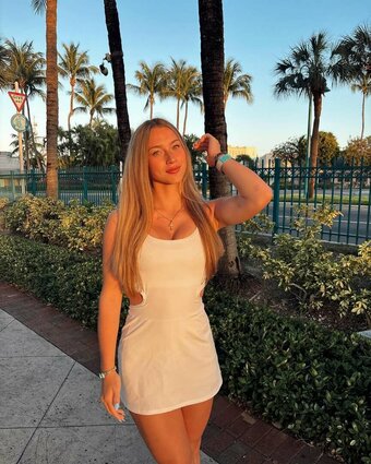 abbychamplin Nude Leaks Photo 3