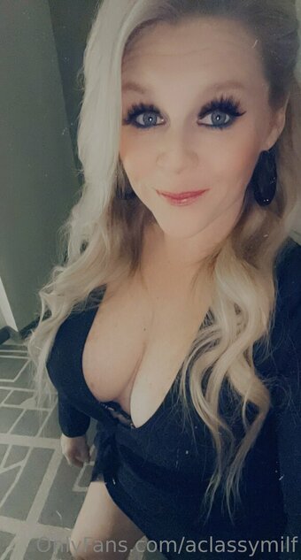 aclassymilf Nude Leaks Photo 25