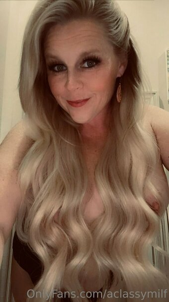 aclassymilf Nude Leaks Photo 28