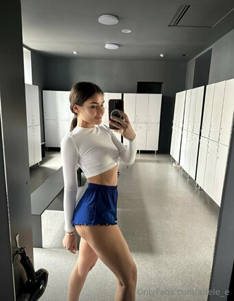 adele_e Nude Leaks Photo 23