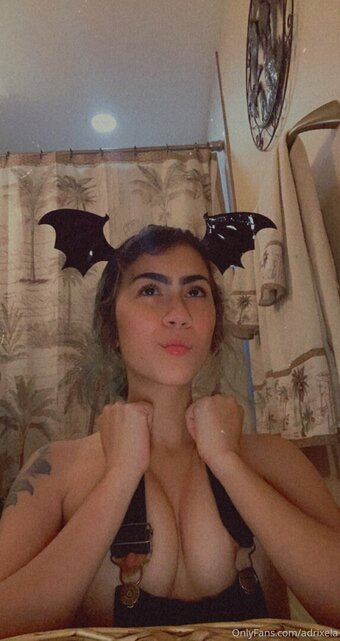adrixela Nude Leaks Photo 2