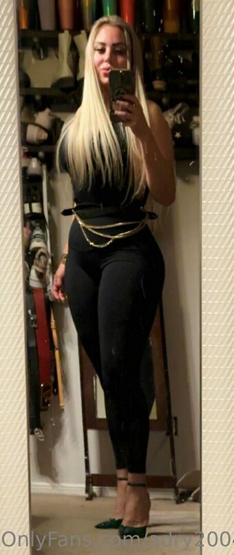 adry2004 Nude Leaks Photo 9