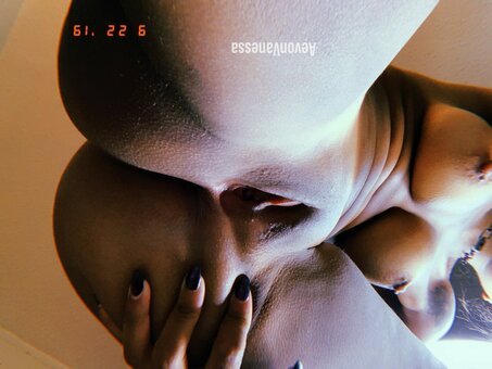 AevonVan / Aevonvanessa / Vanessa Aevon Nude Leaks Photo 2