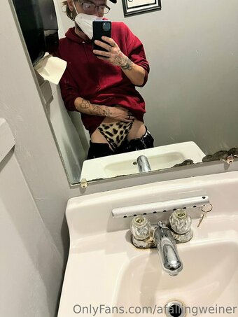 afallingweiner Nude Leaks Photo 5