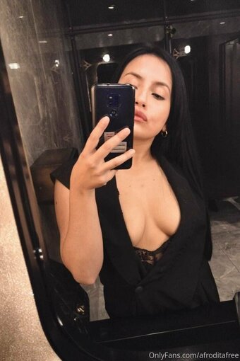 afroditafree Nude Leaks Photo 28