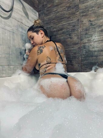 Aldi Dini / aldigiselle2 / aldisunny Nude Leaks OnlyFans Photo 21