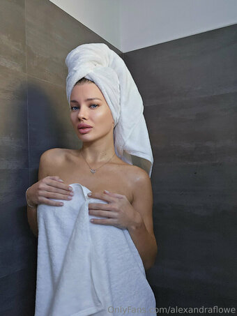alexandraflowe Nude Leaks Photo 12