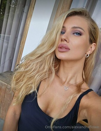 alexandraflowe Nude Leaks Photo 19