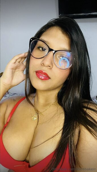 Alice Baker / alicebakerr Nude Leaks OnlyFans Photo 4