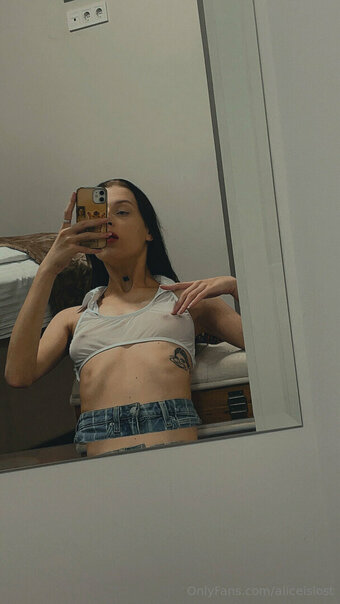 aliceislost Nude Leaks Photo 17